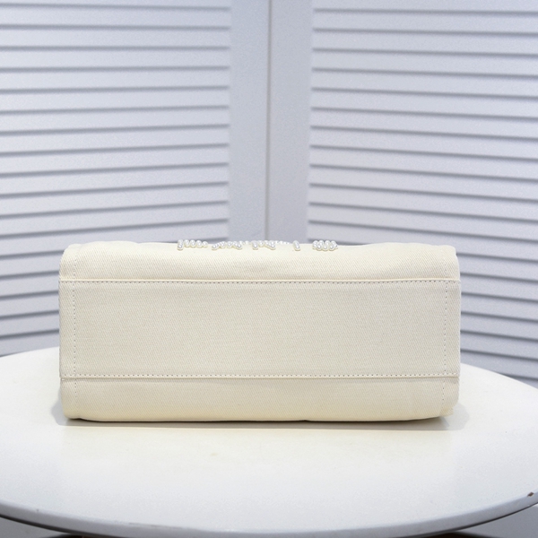 シャネルバッグ側面デザイン